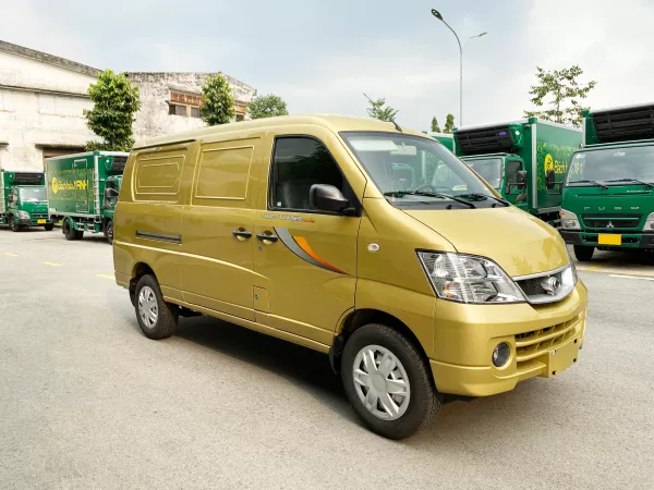 Dịch vụ thay Kính chắn gió xe tải Thaco Towner tận nơi